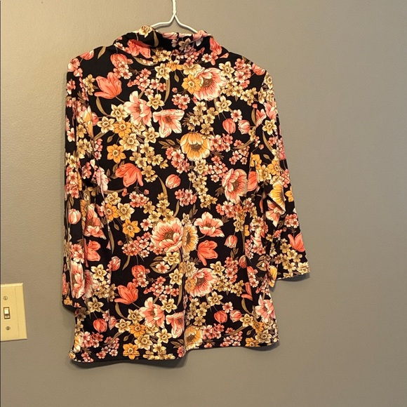 Kim & Cami Floral Short Sleeve Tee - Black and Pink - Picture 7 of 14